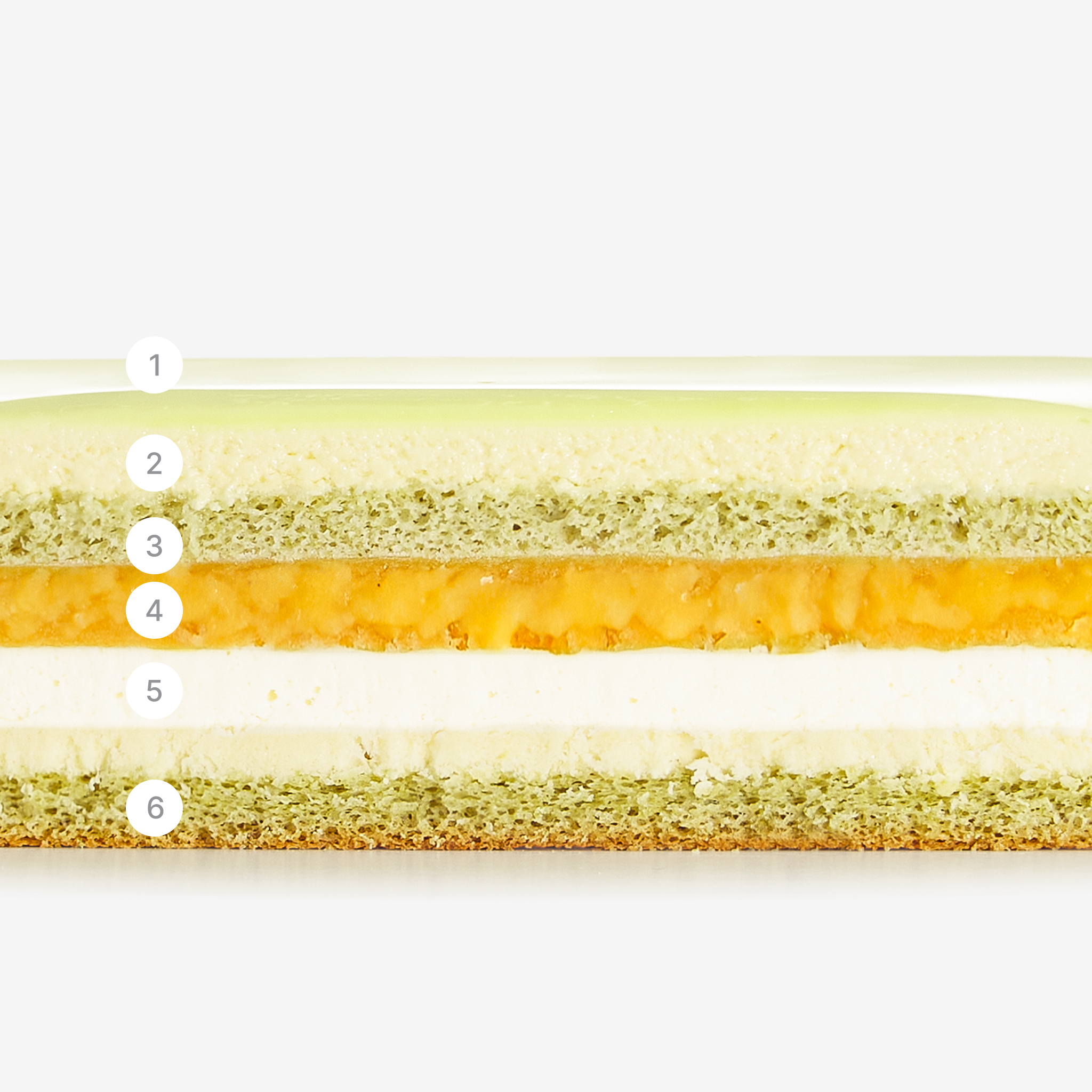 LaFuong Pastry – Orient Scent – Xoài, Lá dứa & Phô mai. Một chiếc bánh có thiết kế tối giản, lịch thiệp, nhưng chứa đựng một ý nghĩa sâu sắc.. Chiếc bánh Orient Scent được ra đời với thông điệp về sự đủ đầy & tốt lành. “Trời tròn - Đất vuông” đơn giản như vậy, tạo hình trên nền tráng gương màu xanh lá dịu mát có hình vuông tượng trưng cho đất & hình tròn tượng trưng cho trời. Hương vị chủ đạo là xoài tươi và lá dứa - đậm chất Châu Á, kết hợp thêm cùng phô-mai cream cheese của Châu Âu, chiếc bánh này sẽ đem lại cảm giác tươi mát, thơm ngậy và ngọt dịu khi thưởng thức. 