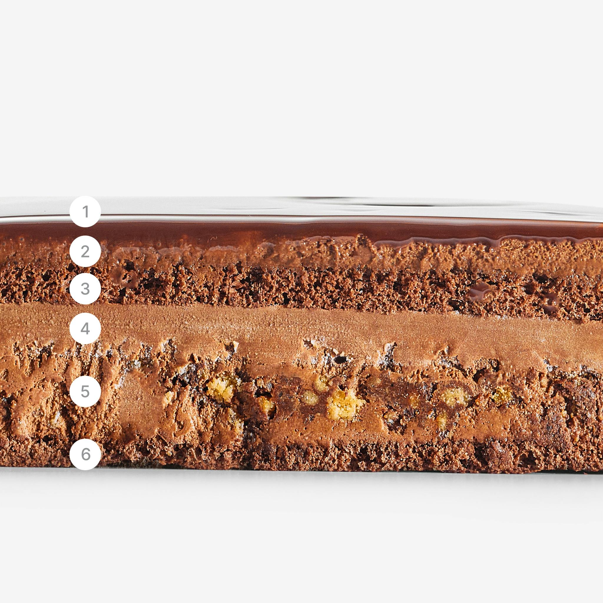 LaFuong Pastry – Choco Therapy – Sô-cô-la & Sô-cô-la. Choco Therapy là chiếc bánh Entremet đầu tiên của LaFuong mà tất cả mọi thứ trong đó đều được làm từ sô-cô-la.,Được biến tấu với những tầng kết cấu sô-cô-la hoàn toàn khác nhau và được làm từ những hạt cacao hảo hạng nhất.,Bắt đầu từ Dark Chocolate Mousse mịn mượt, cho tới Chocolate Crémeux ngầy ngậy, lớp Sponge mềm xốp rồi cuối cùng là Almond Chocolate Crumble bùi bùi giòn rụm.,Nếu là fan của sô-cô-la, chiếc bánh này sẽ chiếm lấy trái tim bạn.